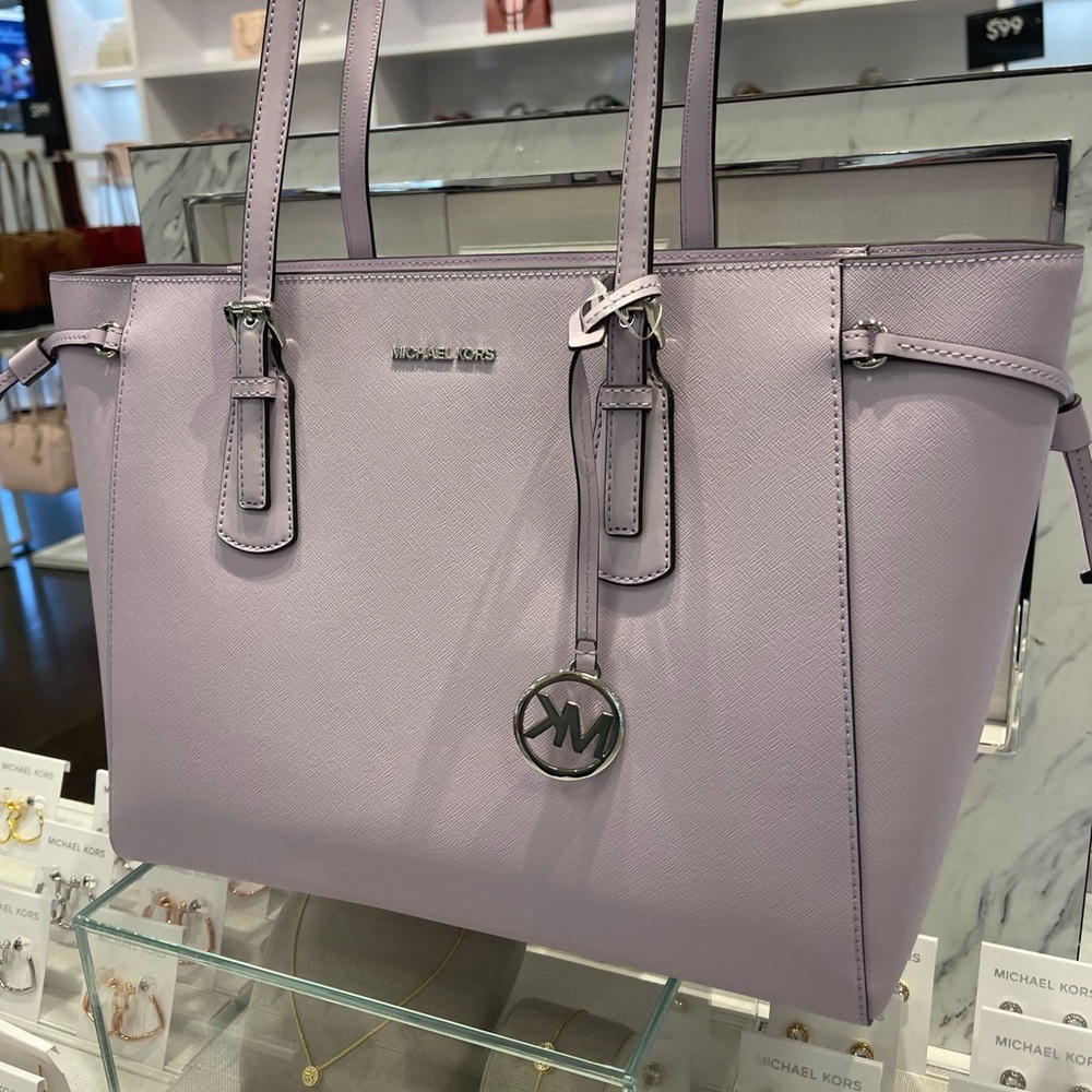MICHAEL KORS Voyager Large Saffiano Leather Shoulder Tote Bag
Light Quartz 
NWT - Picture 7 of 16